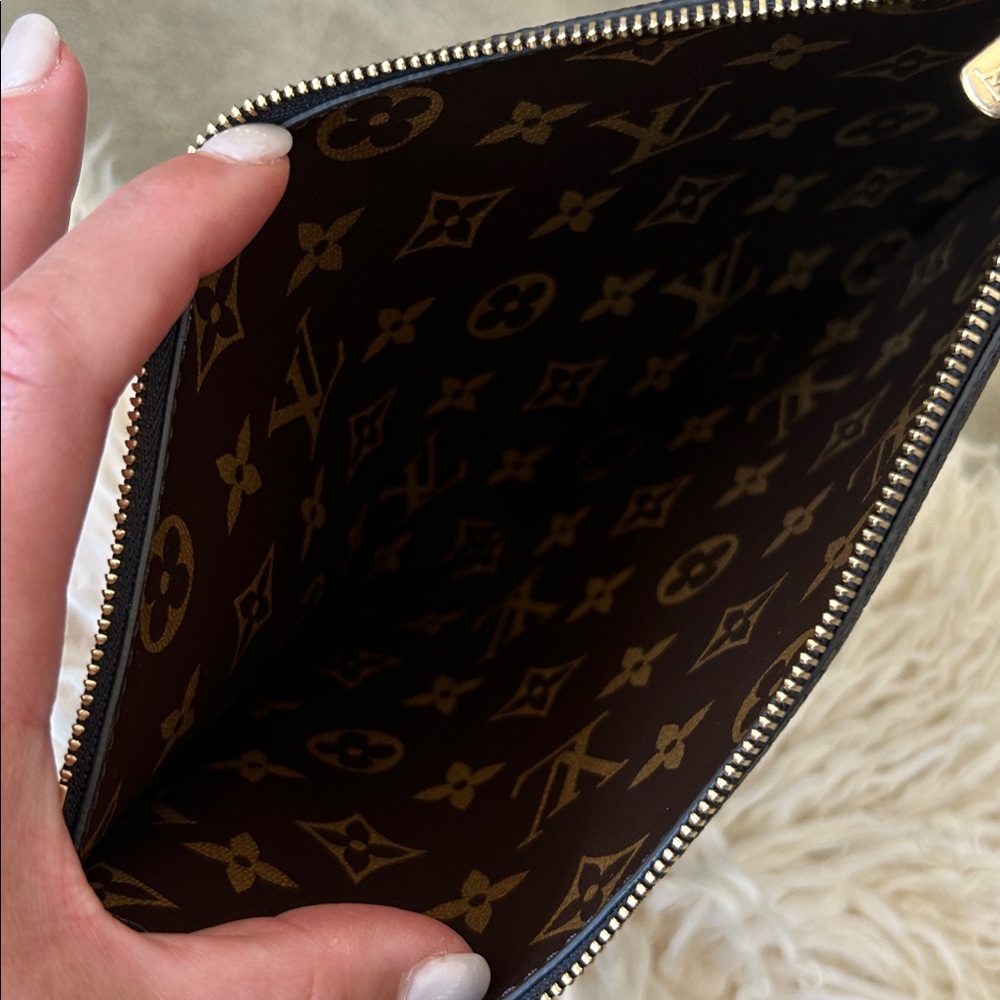 🖤 NEW!  Louis Vuitton Inside Out Pouch/Wristlet - Picture 5 of 8